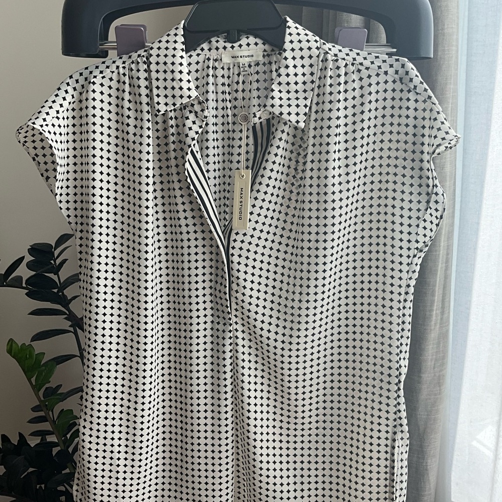 Women's Black and White Patterned Top